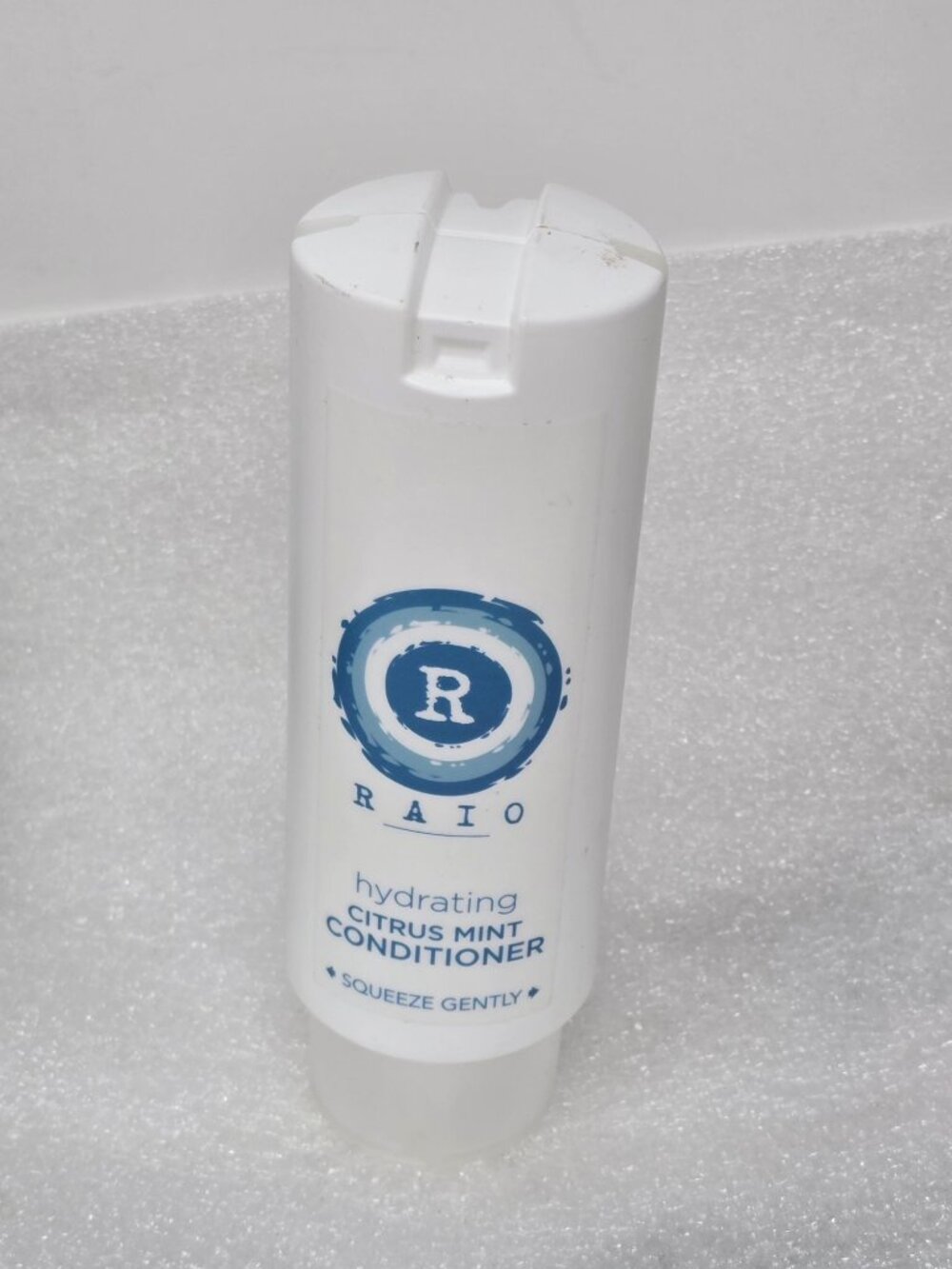 Raio Hydrating Citrus Mint Conditioner Nourished Soft Hair 12 oz Squeeze Bottle
